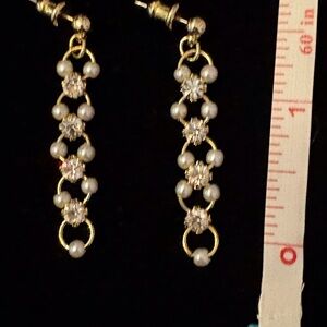 Elegant Gold Tone and White Chainmaille Pierced Earrings. EUC.
